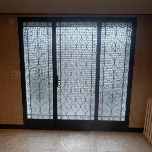 Porte d’entrée en acier avant remplacement à Soustons