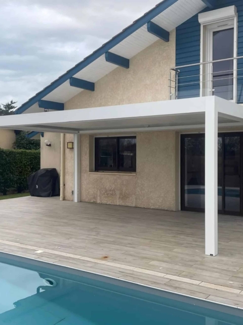 Pergola bioclimatique installée par Hontabal près d'Hossegor : devis gratuit