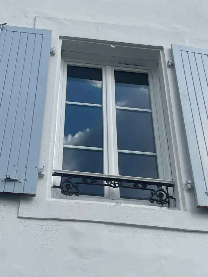 Rénovation fenêtre PVC blanc et volets battants — Hontabal Pays Basque