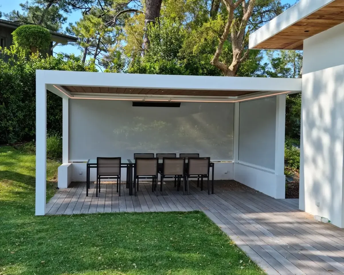 Pergola bioclimatique aluminium installée à Soustons